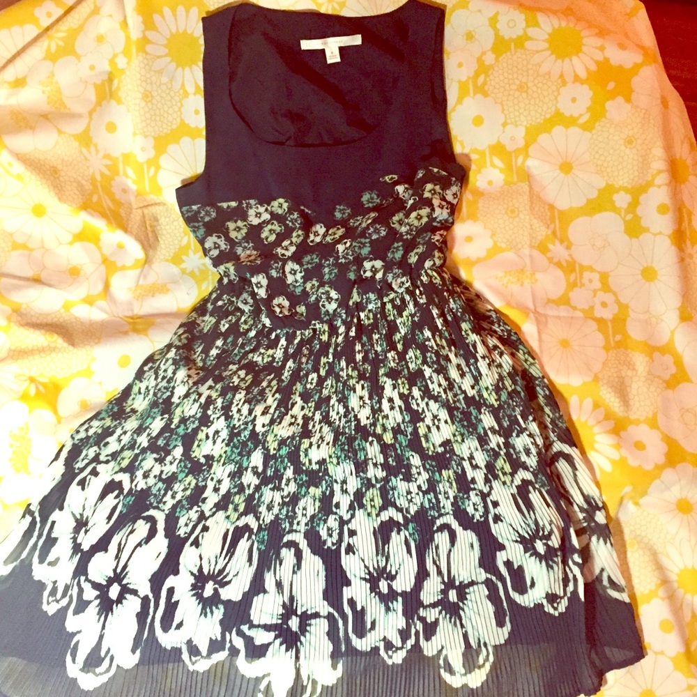 ๐LC Floral Dress๐ - Picture 1 of 5